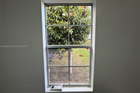 Снять в аренду коммерческую недвижимость в Майами, Флорида 18.58м2, № 2045446 - фото 5