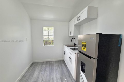 Снять в аренду коммерческую недвижимость в Майами, Флорида 18.58м2, № 2045446 - фото 6