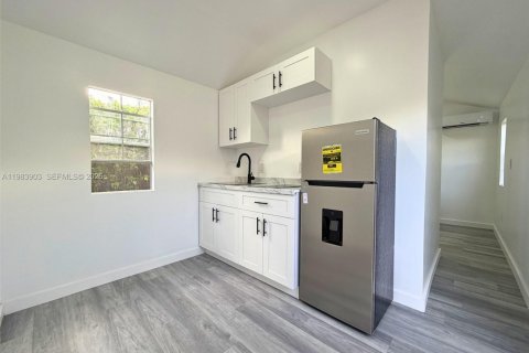 Снять в аренду коммерческую недвижимость в Майами, Флорида 18.58м2, № 2045446 - фото 11