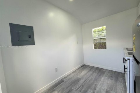 Снять в аренду коммерческую недвижимость в Майами, Флорида 18.58м2, № 2045446 - фото 13