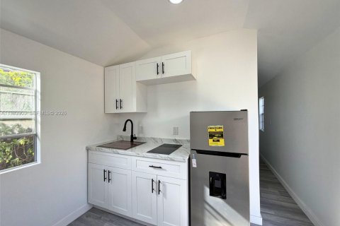 Снять в аренду коммерческую недвижимость в Майами, Флорида 18.58м2, № 2045446 - фото 10