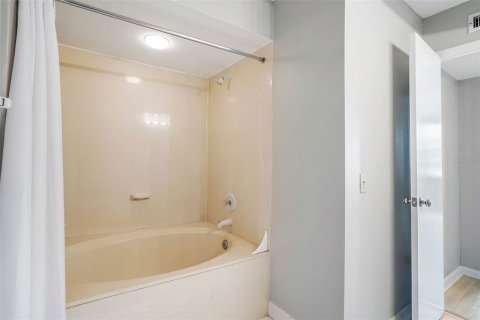 Copropriété à vendre à Saint Petersburg, Floride: 2 chambres, 99.87 m2 № 1143427 - photo 19