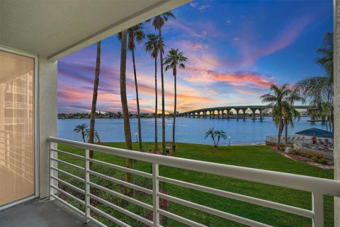 Copropriété à vendre à Saint Petersburg, Floride: 2 chambres, 99.87 m2 № 1143427 - photo 2