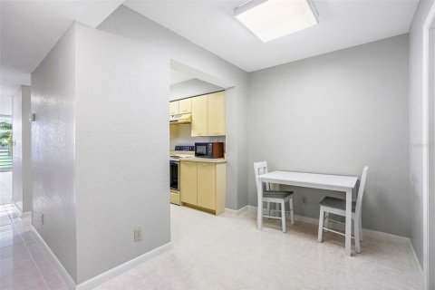 Copropriété à vendre à Saint Petersburg, Floride: 2 chambres, 99.87 m2 № 1143427 - photo 4