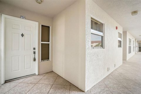 Copropriété à vendre à Saint Petersburg, Floride: 2 chambres, 99.87 m2 № 1143427 - photo 25