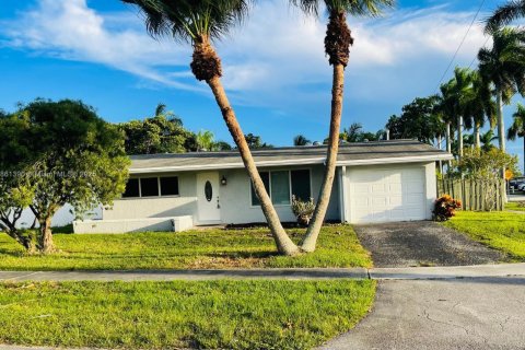 House in Sunrise, Florida 3 bedrooms, 113.99 sq.m. № 1891136 - photo 1