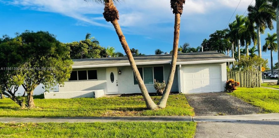 House in Sunrise, Florida 3 bedrooms, 113.99 sq.m. № 1891136