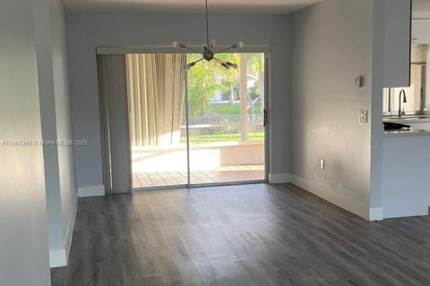 House in Sunrise, Florida 3 bedrooms, 113.99 sq.m. № 1891136 - photo 7