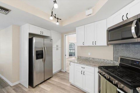 Casa en venta en Plant City, Florida, 4 dormitorios, 212.93 m2 № 2095879 - foto 6
