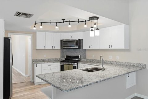 Casa en venta en Plant City, Florida, 4 dormitorios, 212.93 m2 № 2095879 - foto 5