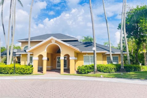 Снять в аренду кондоминиум в Помпано-Бич, Флорида 1 спальня, 76.18м2, № 1973222 - фото 4