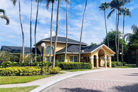 Снять в аренду кондоминиум в Помпано-Бич, Флорида 1 спальня, 76.18м2, № 1973222 - фото 3