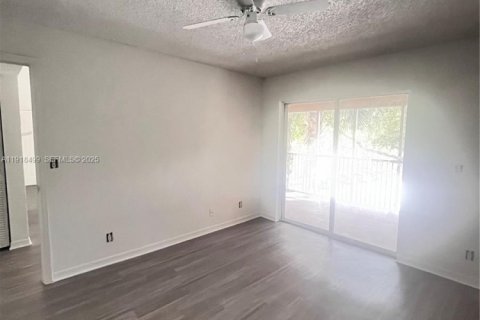 Снять в аренду кондоминиум в Помпано-Бич, Флорида 1 спальня, 76.18м2, № 1973222 - фото 7