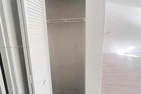 Снять в аренду кондоминиум в Помпано-Бич, Флорида 1 спальня, 76.18м2, № 1973222 - фото 9