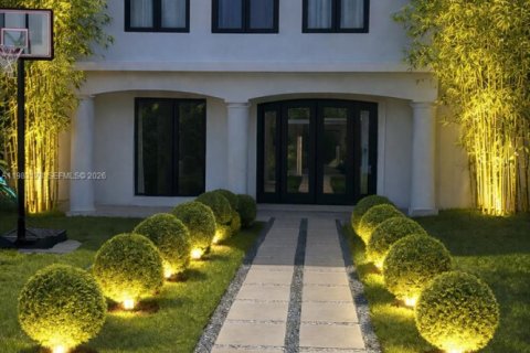 House in Surfside, Florida 4 bedrooms, 214.6 sq.m. № 2046843 - photo 11