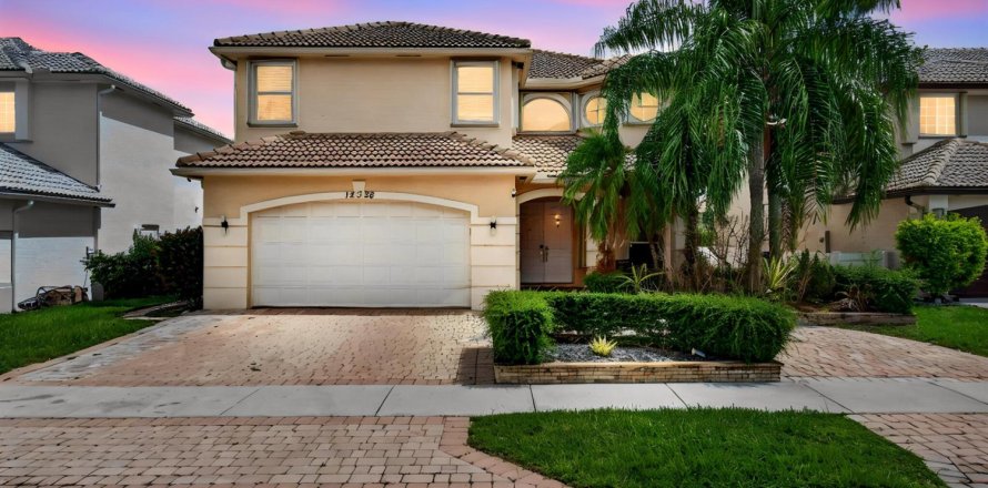 Villa ou maison à Coral Springs, Floride 4 chambres, 200.58 m2 № 2077465