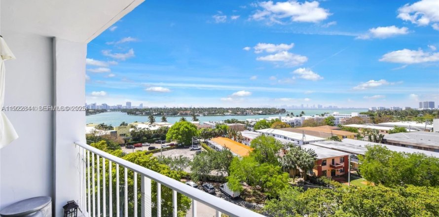 Кондоминиум с 1 спальней в Майами-Бич, Флорида № 1976546