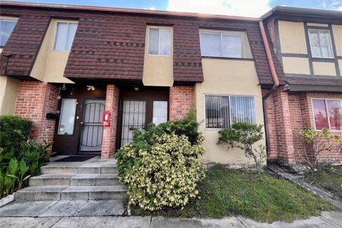 Condominio en venta en Orlando, Florida, 3 dormitorios, 130.53 m2 № 1376648 - foto 1