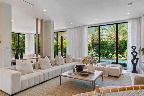 House in Miami Beach, Florida 4 bedrooms, 336.58 sq.m. № 2387089 - photo 7