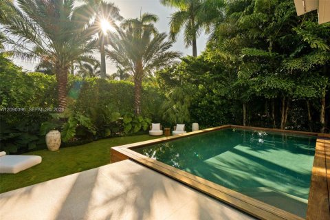 House in Miami Beach, Florida 4 bedrooms, 336.58 sq.m. № 2387089 - photo 3