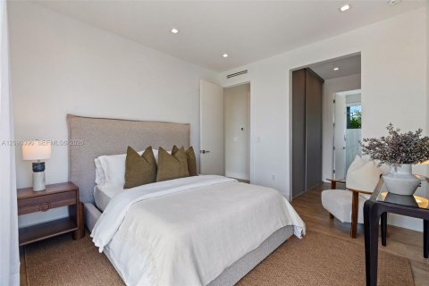House in Miami Beach, Florida 4 bedrooms, 336.58 sq.m. № 2387089 - photo 26