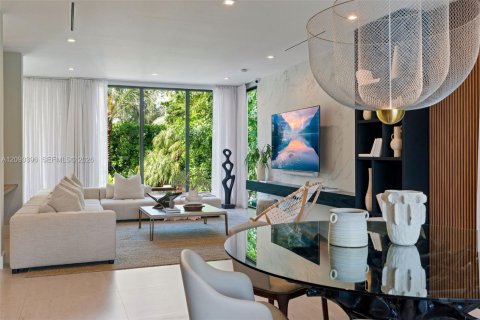 House in Miami Beach, Florida 4 bedrooms, 336.58 sq.m. № 2387089 - photo 9