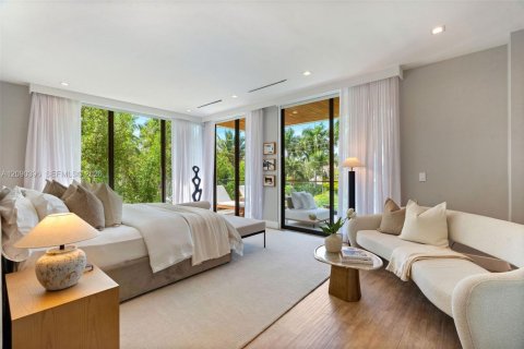 House in Miami Beach, Florida 4 bedrooms, 336.58 sq.m. № 2387089 - photo 21