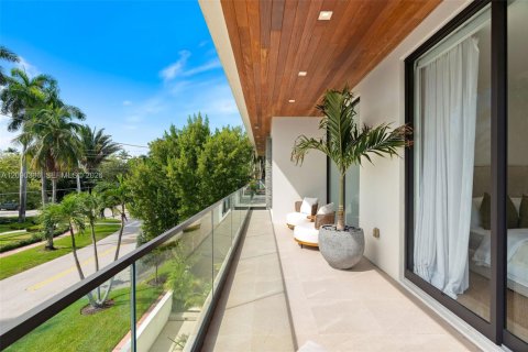 House in Miami Beach, Florida 4 bedrooms, 336.58 sq.m. № 2387089 - photo 30
