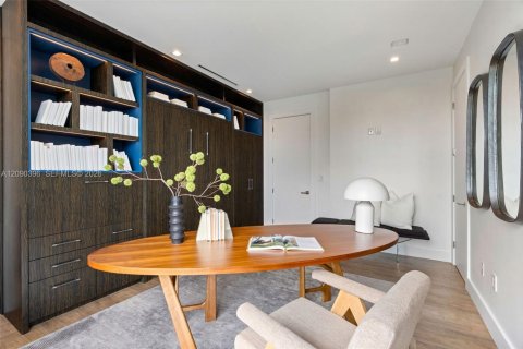 House in Miami Beach, Florida 4 bedrooms, 336.58 sq.m. № 2387089 - photo 19