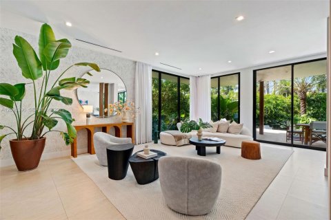 House in Miami Beach, Florida 4 bedrooms, 336.58 sq.m. № 2387089 - photo 10