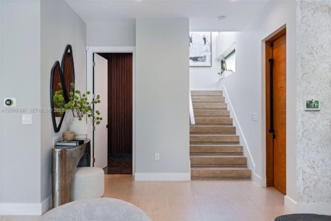 House in Miami Beach, Florida 4 bedrooms, 336.58 sq.m. № 2387089 - photo 17