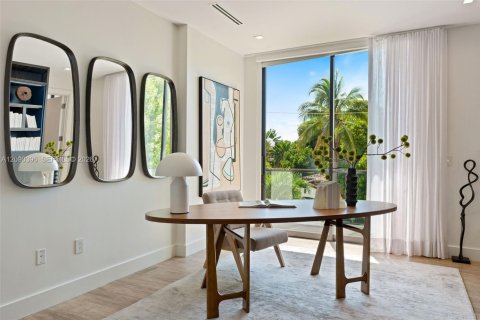 House in Miami Beach, Florida 4 bedrooms, 336.58 sq.m. № 2387089 - photo 20