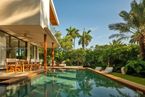 House in Miami Beach, Florida 4 bedrooms, 336.58 sq.m. № 2387089 - photo 2