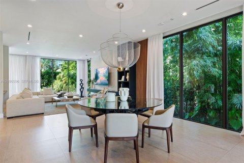 House in Miami Beach, Florida 4 bedrooms, 336.58 sq.m. № 2387089 - photo 16