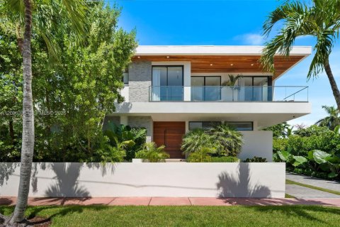 House in Miami Beach, Florida 4 bedrooms, 336.58 sq.m. № 2387089 - photo 5