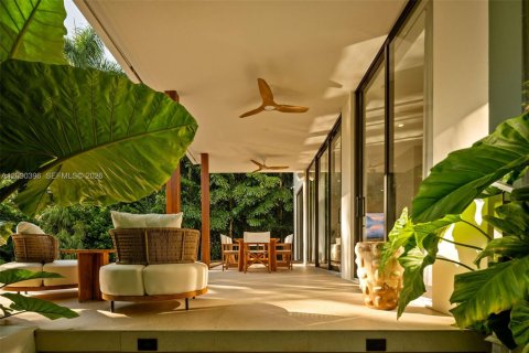 House in Miami Beach, Florida 4 bedrooms, 336.58 sq.m. № 2387089 - photo 4