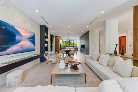 House in Miami Beach, Florida 4 bedrooms, 336.58 sq.m. № 2387089 - photo 8