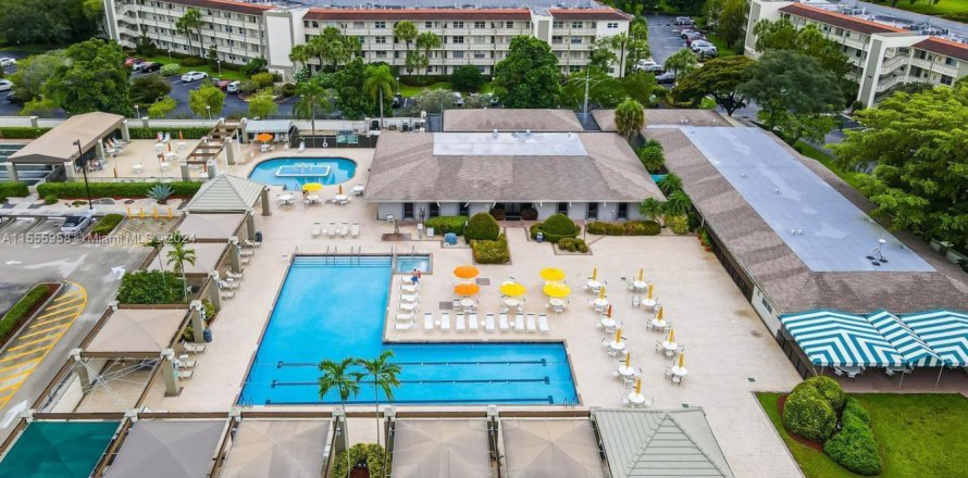 Condo in Coconut Creek, Florida, 2 bedrooms № 1154414