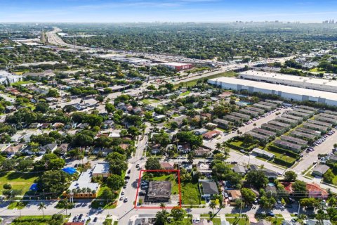 Propiedad comercial en venta en Fort Lauderdale, Florida № 2192720 - foto 8