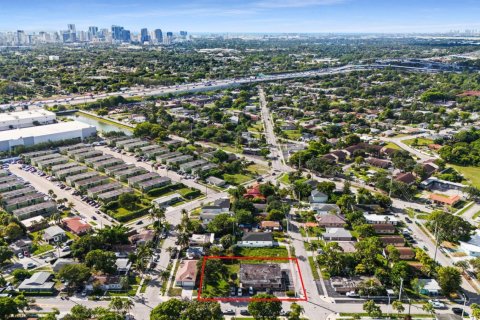 Propiedad comercial en venta en Fort Lauderdale, Florida № 2192720 - foto 2