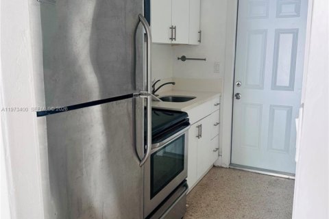 Apartment in Miami, Florida 33.44 sq.m. № 2041197 - photo 5