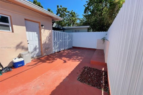 Apartment in Miami, Florida 33.44 sq.m. № 2041197 - photo 8