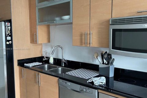 Apartamento en alquiler en Miami, Florida, 1 dormitorio, 72.84 m2 № 1938360 - foto 5