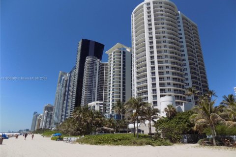 Condo in Sunny Isles Beach, Florida, 1 bedroom  № 1752163 - photo 2