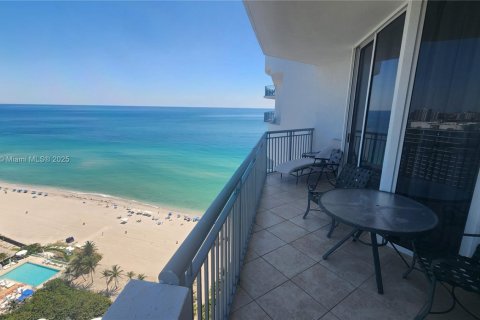 Condo in Sunny Isles Beach, Florida, 1 bedroom  № 1752163 - photo 1