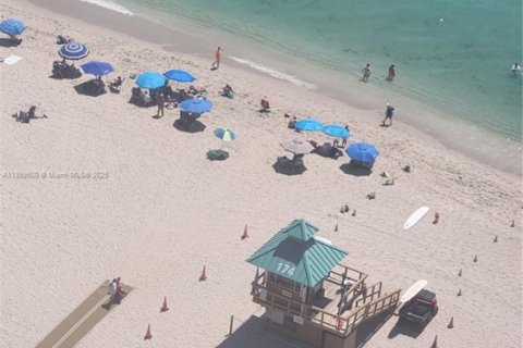Condo in Sunny Isles Beach, Florida, 1 bedroom  № 1752163 - photo 17