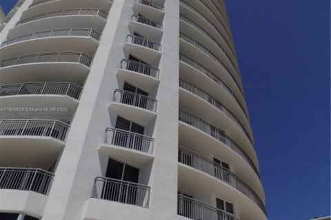 Condo in Sunny Isles Beach, Florida, 1 bedroom  № 1752163 - photo 19