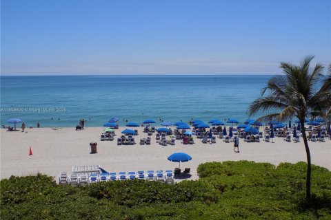 Condo in Sunny Isles Beach, Florida, 1 bedroom  № 1752163 - photo 30
