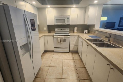 Condo in Sunny Isles Beach, Florida, 1 bedroom  № 1752163 - photo 10