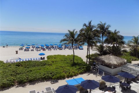 Condo in Sunny Isles Beach, Florida, 1 bedroom  № 1752163 - photo 29